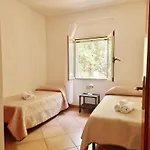 Scogliera - Con Veranda A Circa 700 Mt Dalla Di Fuile E Mare Cala Liberotto