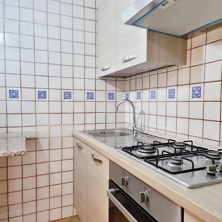 Scogliera - Con Veranda A Circa 700 Mt Dalla Di Fuile E Mare * Кала-Либеротто