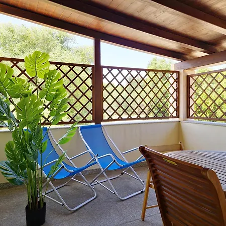 Scogliera - Con Veranda A Circa 700 Mt Dalla Di Fuile E Mare * Кала-Либеротто