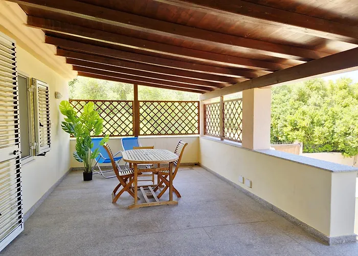 Scogliera - Con Veranda A Circa 700 Mt Dalla Di Fuile E Mare Cala Liberotto